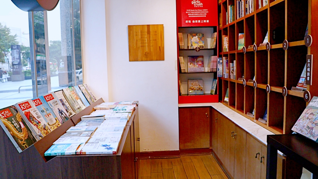 港墘站咖啡廳|moooon river cafe&books:瑞光路網美歐風不限時咖啡廳 - 第3張圖