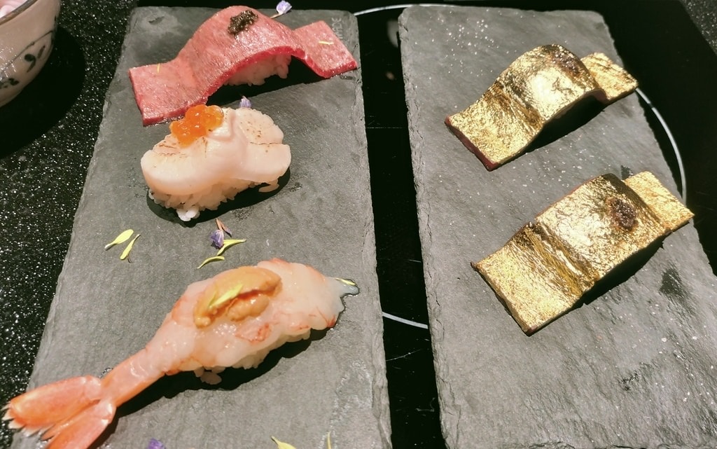 金條和牛握壽司. 金條和牛握壽司.