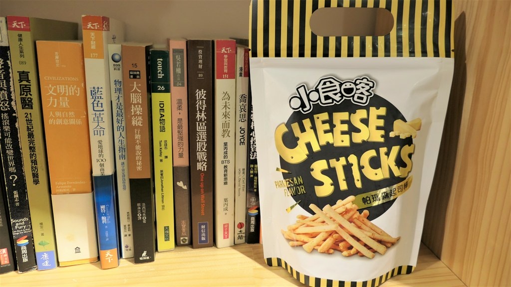 團購美食開箱小食喀起司棒，香濃帕瑪森起司棒