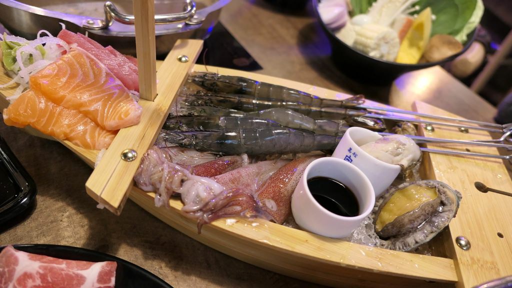 【板橋火鍋推薦】海牧水產鍋物，活體海鮮，美福肉品，平價頂級高