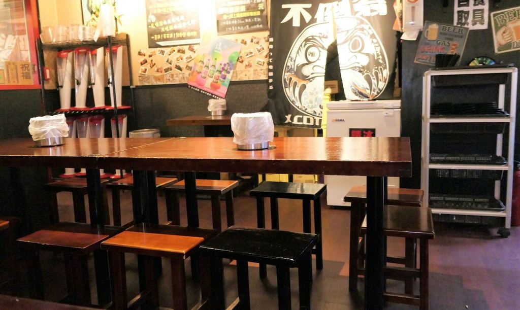 【台北桶仔雞推薦】起家莊雞老闆士林夜市店,用人蔘泡澡的美味桶 雞老闆店面裝潢