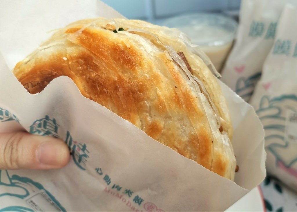 【永康商圈美食推薦】饃饃噠心動肉夾饃，不簡單的酥皮和香鹹潤口