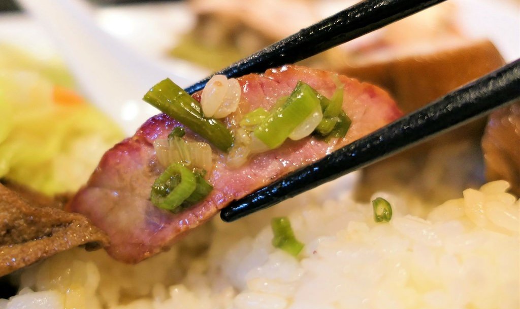 華燈初上燒臘店