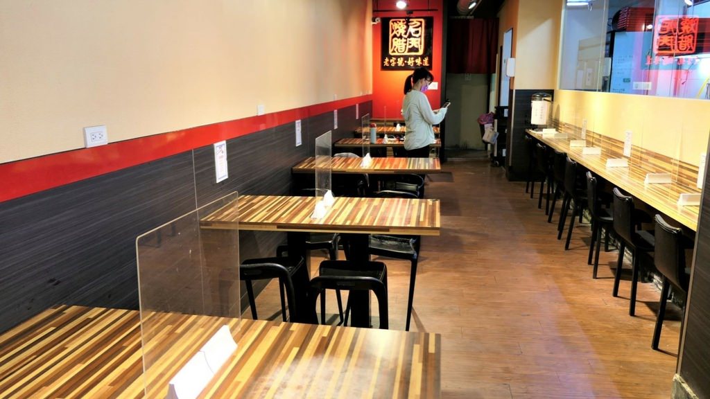 華燈初上燒臘店