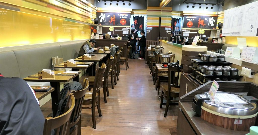 中山區美食 新丼店內環境