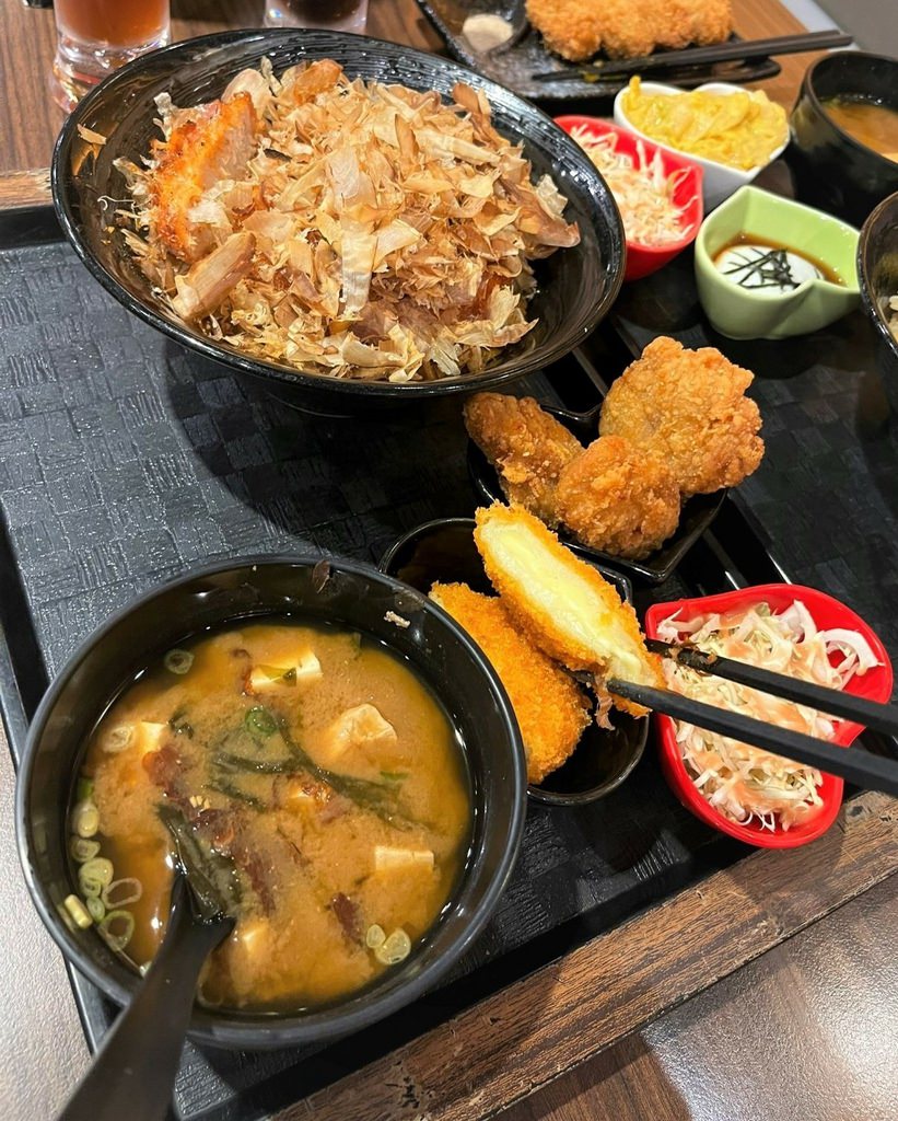 柴燒豬排丼