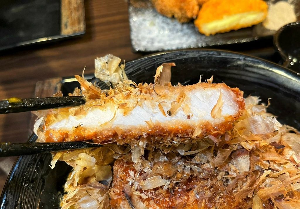 柴燒豬排丼
