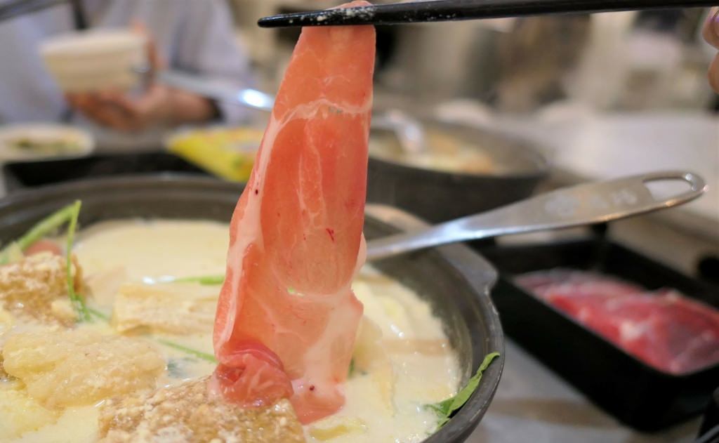 【新店大坪林火鍋吃到飽】哈湯鍋299肉肉吃到飽，牛奶鍋濃醇溫