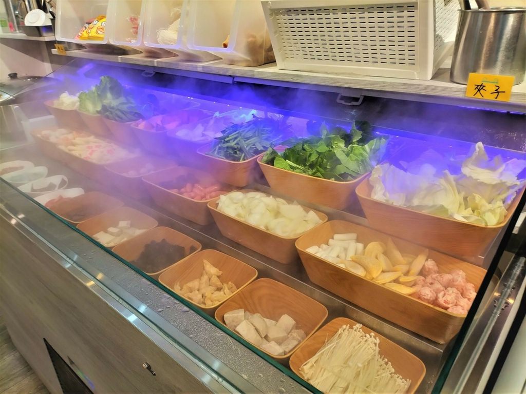 【新店大坪林火鍋吃到飽】哈湯鍋299肉肉吃到飽，牛奶鍋濃醇溫
