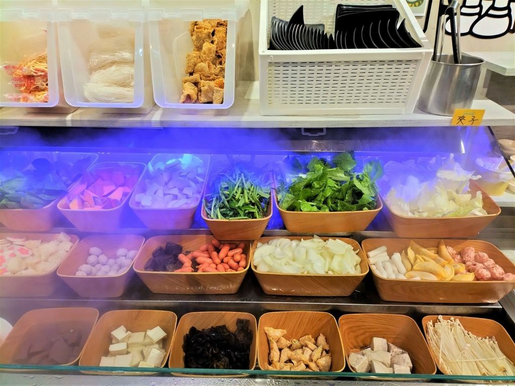 【新店大坪林火鍋吃到飽】哈湯鍋299肉肉吃到飽，牛奶鍋濃醇溫