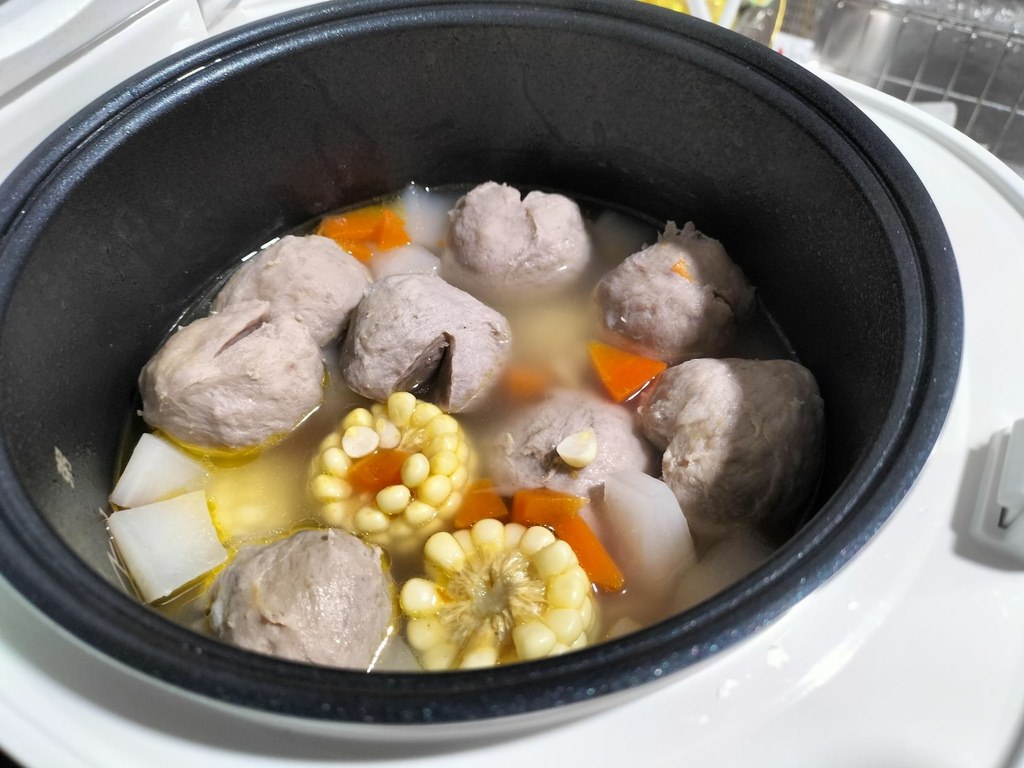 蘿蔔玉米貢丸湯