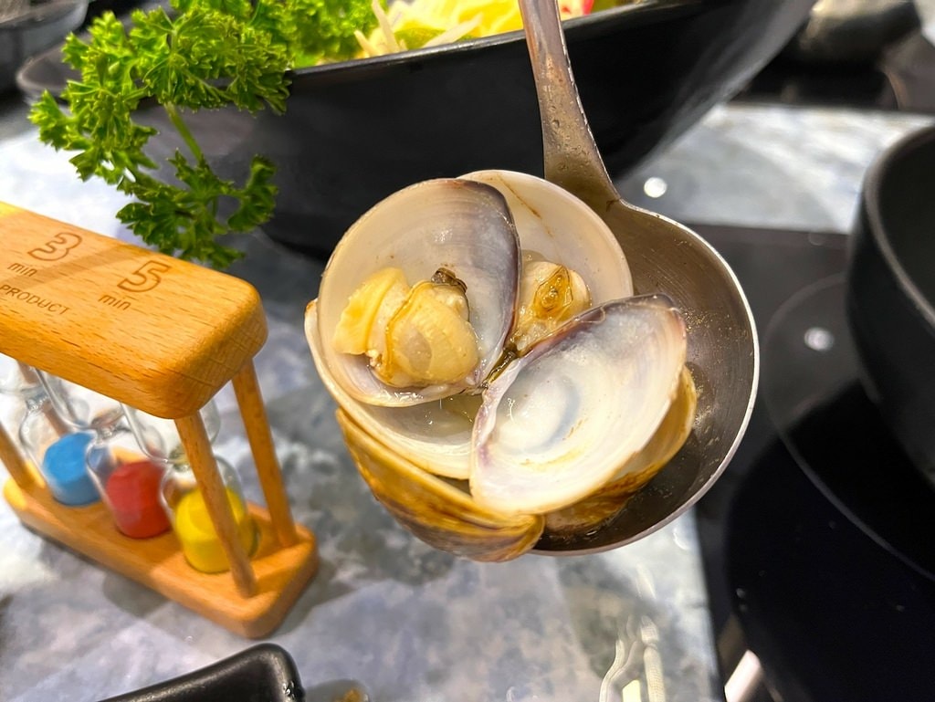 【圓山美食】第九站精緻鍋品酒泉店,回味無窮的華麗麵包蟹海陸大 【圓山美食】第九站精緻鍋品酒泉店,回味無窮的華麗麵包蟹海陸大