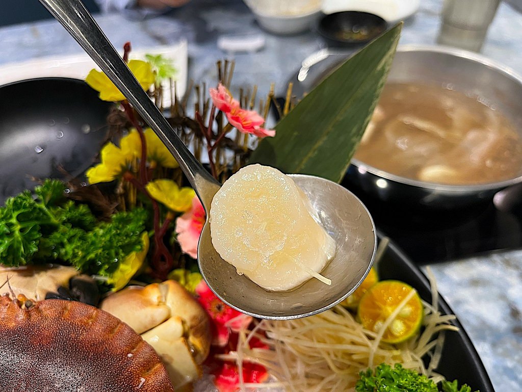 【圓山美食】第九站精緻鍋品酒泉店,回味無窮的華麗麵包蟹海陸大 【圓山美食】第九站精緻鍋品酒泉店,回味無窮的華麗麵包蟹海陸大