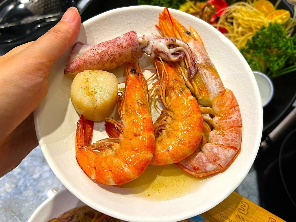 【圓山美食】第九站精緻鍋品酒泉店,回味無窮的華麗麵包蟹海陸大 大龍峒