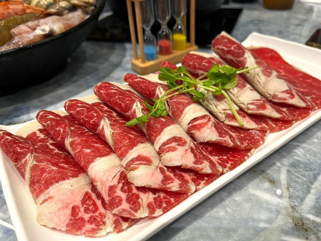 【圓山美食】第九站精緻鍋品酒泉店,回味無窮的華麗麵包蟹海陸大 【圓山美食】第九站精緻鍋品酒泉店,回味無窮的華麗麵包蟹海陸大
