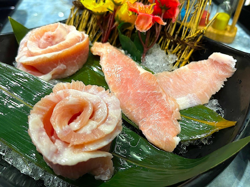 【圓山美食】第九站精緻鍋品酒泉店,回味無窮的華麗麵包蟹海陸大 【圓山美食】第九站精緻鍋品酒泉店,回味無窮的華麗麵包蟹海陸大