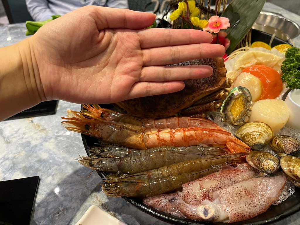 【圓山美食】第九站精緻鍋品酒泉店,回味無窮的華麗麵包蟹海陸大 大龍峒餐廳
