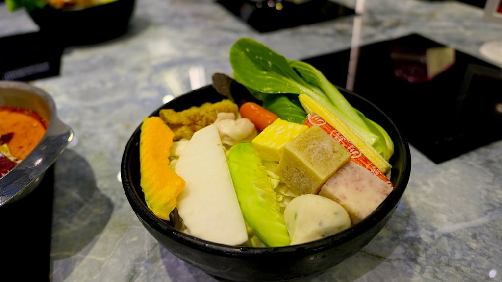 【圓山美食】第九站精緻鍋品酒泉店,回味無窮的華麗麵包蟹海陸大 第九站精緻鍋品麵包蟹雙人套餐