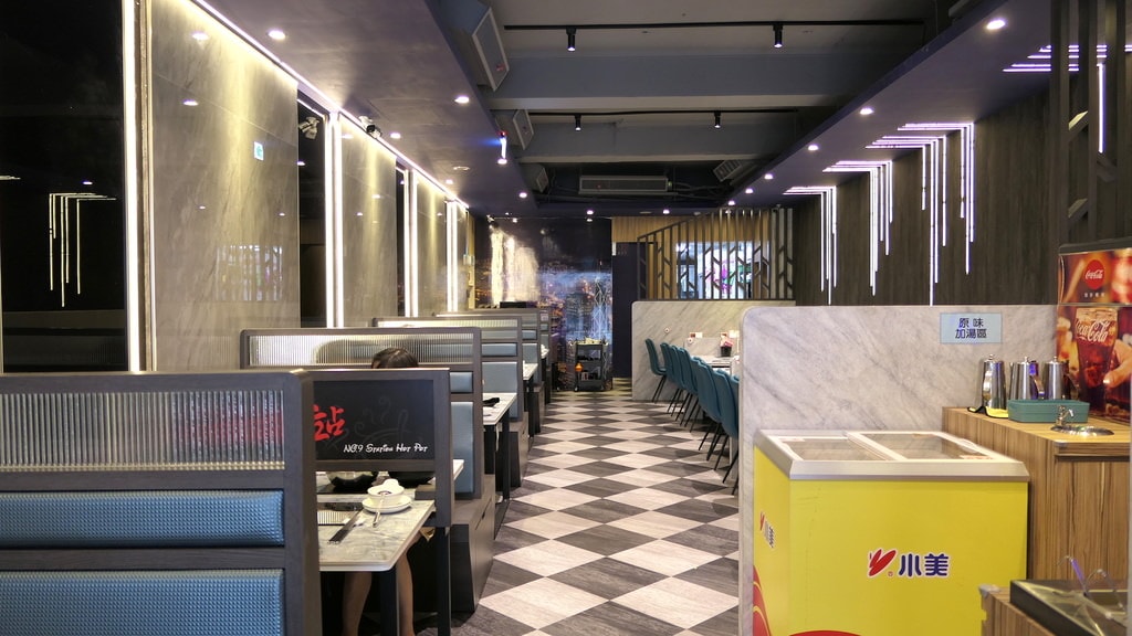 【圓山美食】第九站精緻鍋品酒泉店,回味無窮的華麗麵包蟹海陸大 第九站精緻鍋品酒泉店