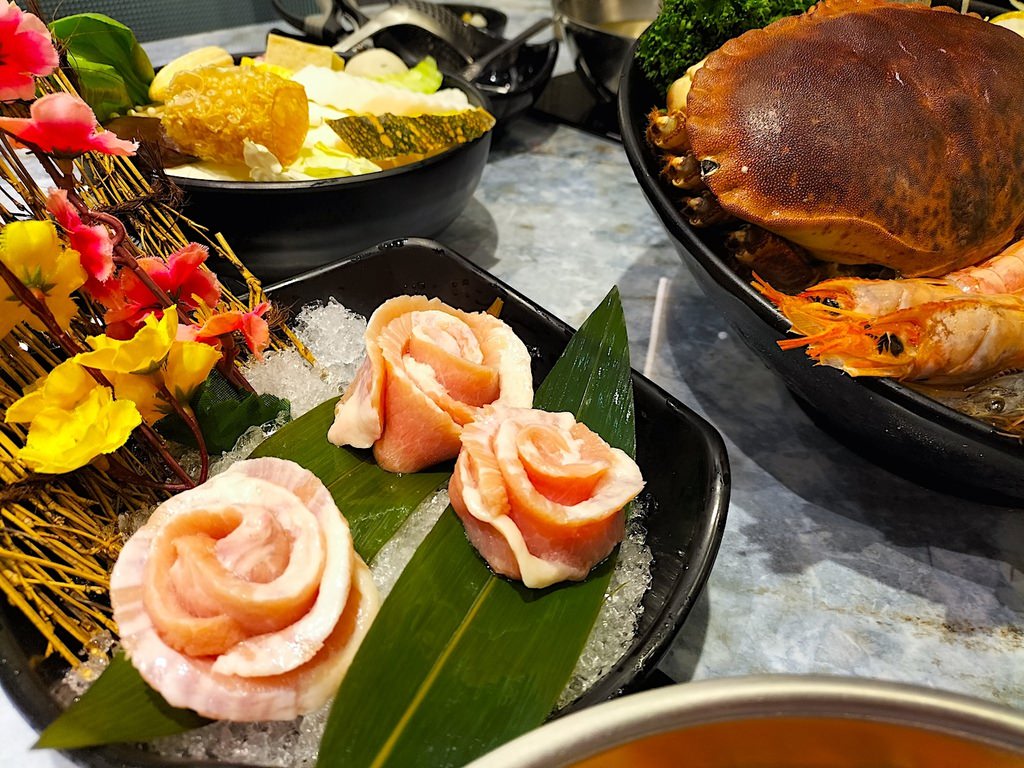 【圓山美食】第九站精緻鍋品酒泉店,回味無窮的華麗麵包蟹海陸大 【圓山美食】第九站精緻鍋品酒泉店,回味無窮的華麗麵包蟹海陸大