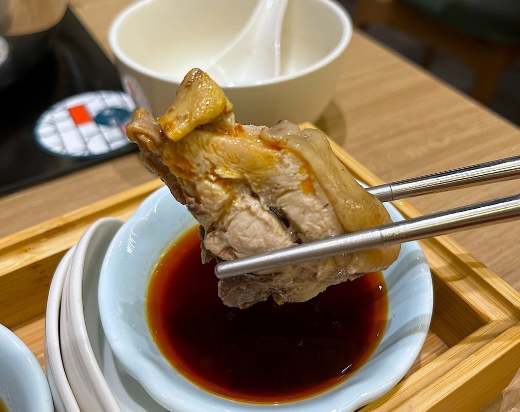【台北信義區美食】汆食作伙鍋統一時代店,多種特色自熬湯底,季 【台北信義區美食】汆食作伙鍋統一時代店,多種特色自熬湯底,季