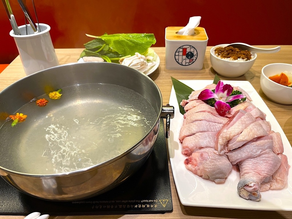 【台北信義區美食】汆食作伙鍋統一時代店，多種特色自熬湯底，季