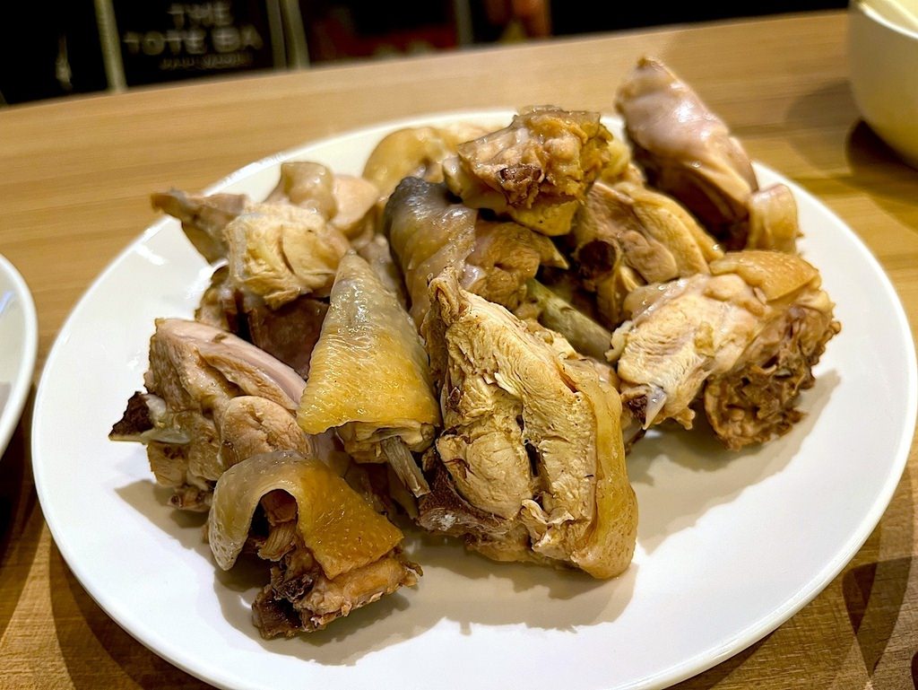 【台北信義區美食】汆食作伙鍋統一時代店,多種特色自熬湯底,季 【台北信義區美食】汆食作伙鍋統一時代店,多種特色自熬湯底,季
