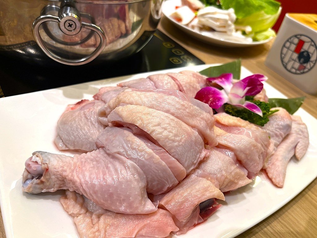 【台北信義區美食】汆食作伙鍋統一時代店,多種特色自熬湯底,季 【台北信義區美食】汆食作伙鍋統一時代店,多種特色自熬湯底,季