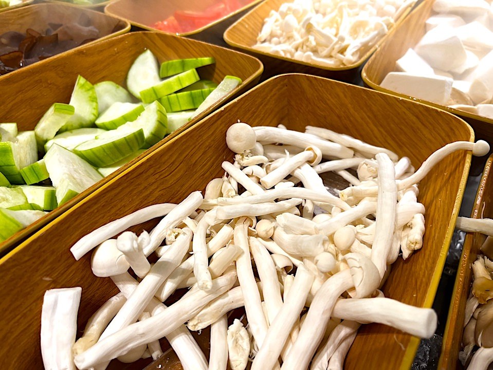 【台北信義區美食】汆食作伙鍋統一時代店,多種特色自熬湯底,季 【台北信義區美食】汆食作伙鍋統一時代店,多種特色自熬湯底,季