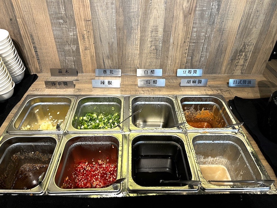 【台北信義區美食】汆食作伙鍋統一時代店,多種特色自熬湯底,季 【台北信義區美食】汆食作伙鍋統一時代店,多種特色自熬湯底,季