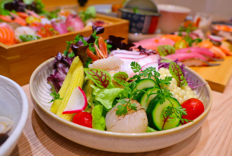 【板橋日本料理推薦】THE·春板橋店,華麗不可方物的生魚片壽 THE·春板橋店凱薩海鮮沙拉