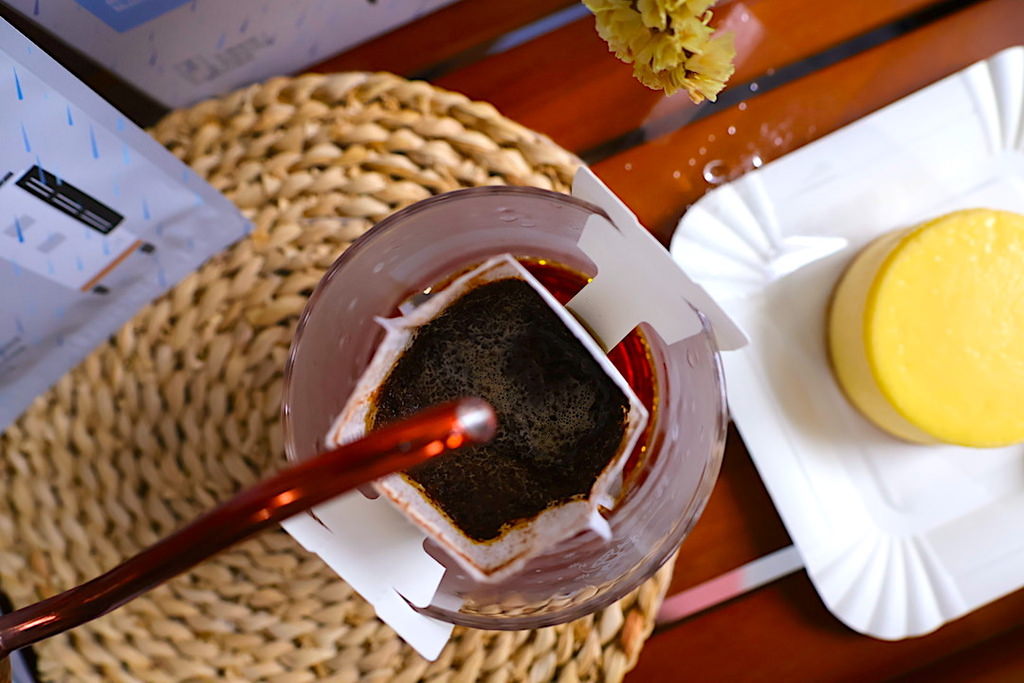 【空中的魚乳酪蛋糕】綜合濃乳酪蛋糕、魚池精品咖啡——美食家胡