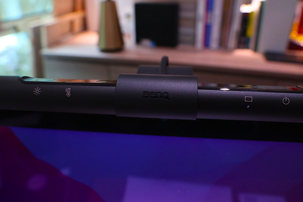 【螢幕掛燈推薦】 BenQ ScreenBar——無頻閃無藍 BenQ ScreenBar 操作