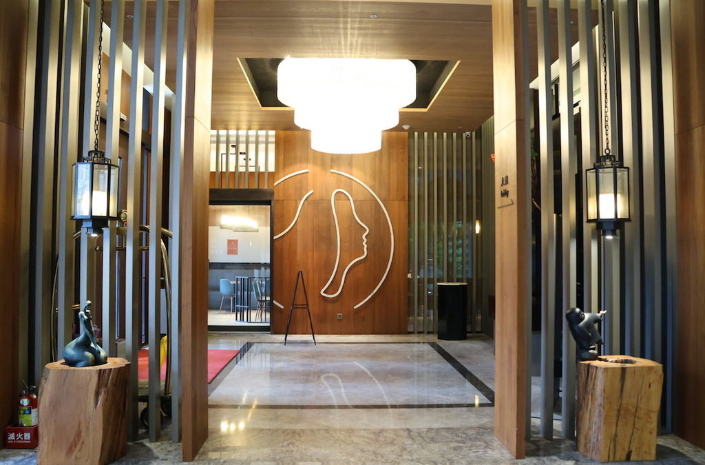 【桃園機場捷運飯店推薦】麗京棧酒店近機捷A6泰山貴和站宏匯廣 麗京棧酒店路易莎咖啡