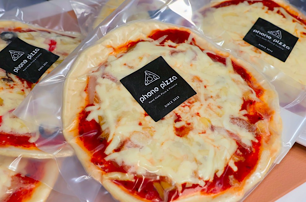 【Phone Pizza 瘋披薩評價】 清爽不油膩的義式薄脆餅皮,快速上桌冷凍pizza - 第3張圖