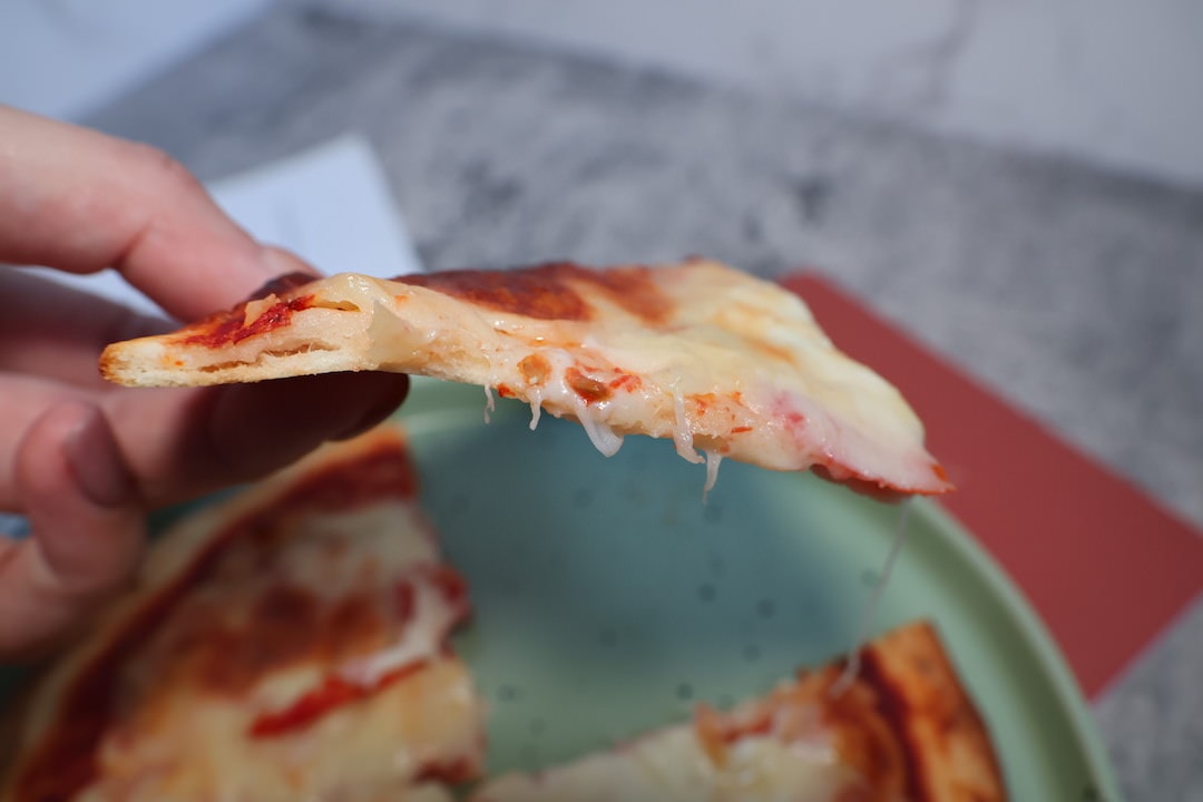 【Phone Pizza 瘋披薩評價】 清爽不油膩的義式薄脆餅皮,快速上桌冷凍pizza - 第7張圖