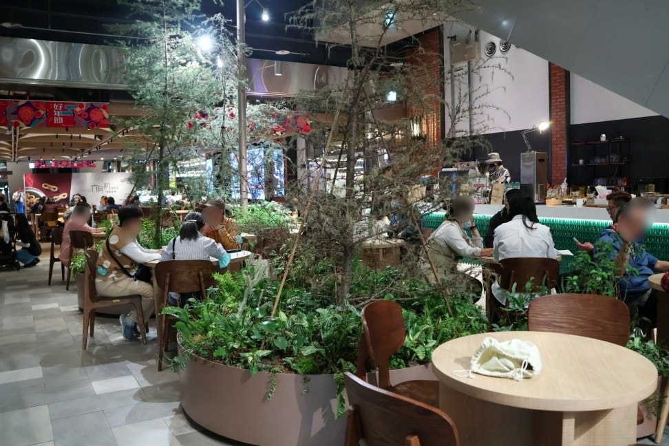 裕隆城甜點推薦|Mimi’s Cafe米米咖啡—裕隆城B1咖啡廳,綠林中享用下午茶蛋糕 - 第3張圖 Mimi's Cafe米米咖啡裕隆城環境
