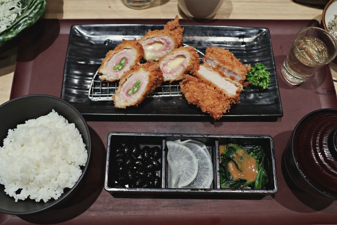 新店炸豬排|勝博殿新店裕隆城店——炸豬排酥脆,廣島牡蠣也格外肥美 - 第12張圖