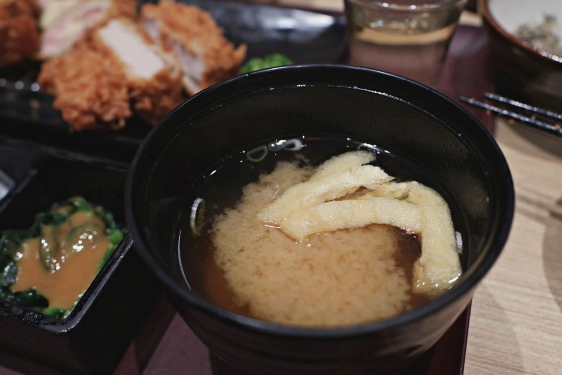 新店炸豬排|勝博殿新店裕隆城店——炸豬排酥脆,廣島牡蠣也格外肥美 - 第13張圖