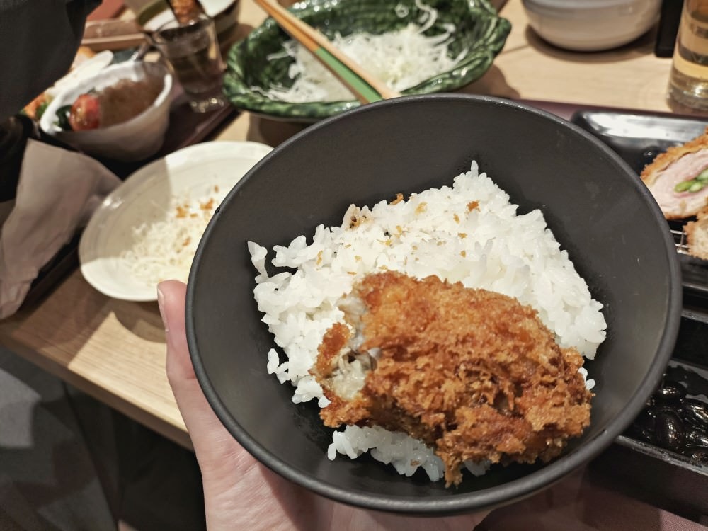 新店炸豬排|勝博殿新店裕隆城店——炸豬排酥脆,廣島牡蠣也格外肥美 - 第10張圖