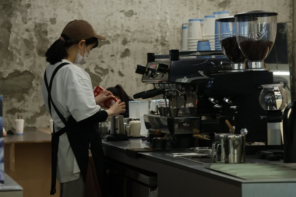 Local Local coffee 咖啡再地:新店大坪林捷運不限時廢墟風咖啡廳,菜單&真實評論 - 第11張圖