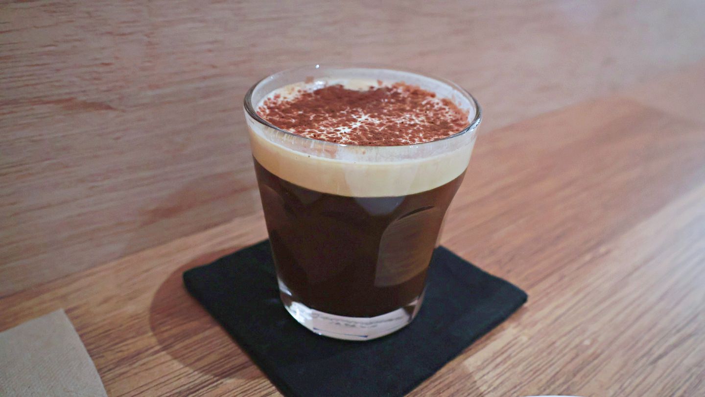 Powder coffee roasters|一早就營業的行天宮咖啡廳,網友最愛台北紅豆奶油脆皮麵包 - 第8張圖 奶油濃美式