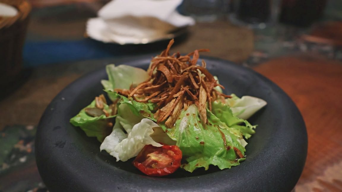 台東餐酒館|強強廚房台東創始店 John John’s Kitchen——高人氣台東市區酒吧餐廳評論,適約會聚餐慶生 - 第17張圖 強強廚房沙拉