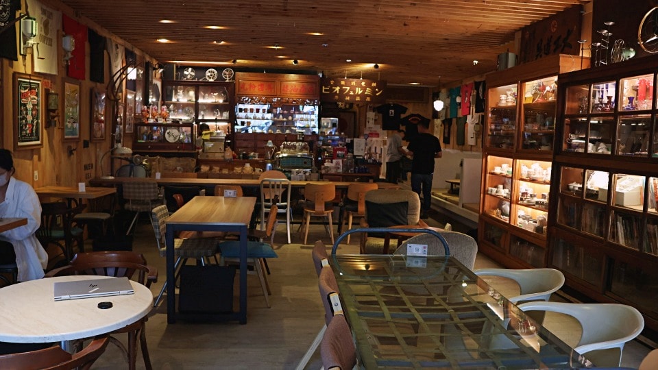 忠孝新生 咖啡廳|德佈Debut Cafe 台北店——古物收藏家,鄰近三創不限時特色咖啡廳 - 第5張圖 忠孝新生咖啡廳 德佈Debut Cafe 台北店