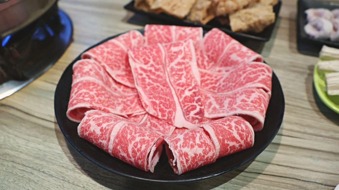 高雄汕頭火鍋|汕頭泉成沙茶潮鍋美術館青海店——環境寬敞適合聚餐的青海路汕頭火鍋熟客評論 - 第12張圖