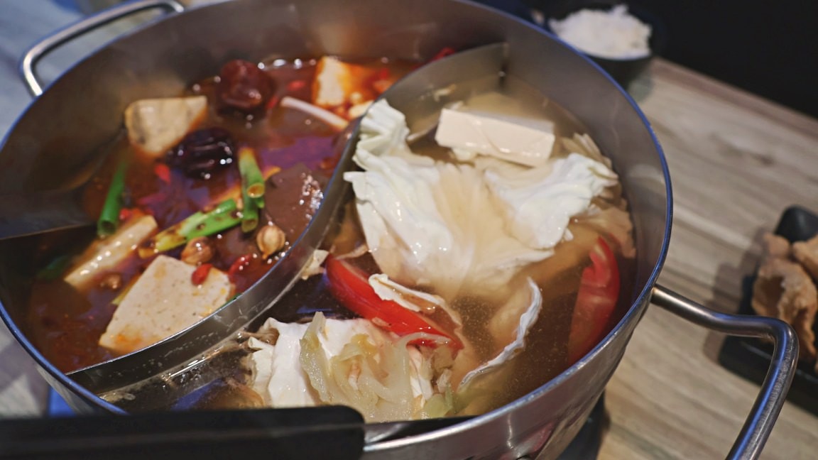 高雄汕頭火鍋|汕頭泉成沙茶潮鍋美術館青海店——環境寬敞適合聚餐的青海路汕頭火鍋熟客評論 - 第10張圖