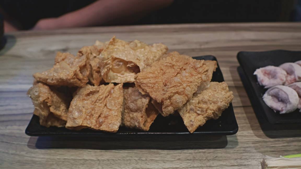 高雄汕頭火鍋|汕頭泉成沙茶潮鍋美術館青海店——環境寬敞適合聚餐的青海路汕頭火鍋熟客評論 - 第14張圖