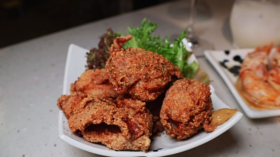 中和酒吧推薦|獨酌dokushaku小料理俱樂部——5星評論宛如深夜食堂的中和餐酒館,精緻日式料理可包場 - 第14張圖 獨酌dokushaku小料理俱樂部 唐揚雞