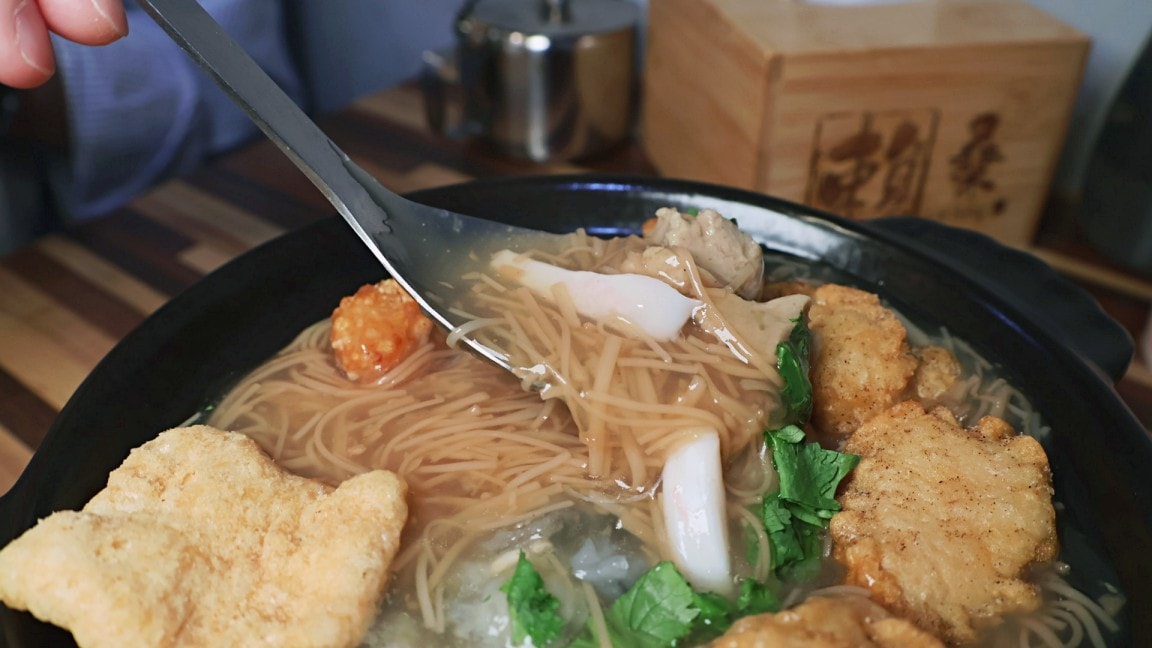 中和站美食|賴桑透抽蚵仔麵線中和店——7種料浮誇中和麵線,必點魔霸麵線魔霸雞排麻糬 - 第13張圖 捷運中和站美食|賴桑透抽蚵仔麵線中和店