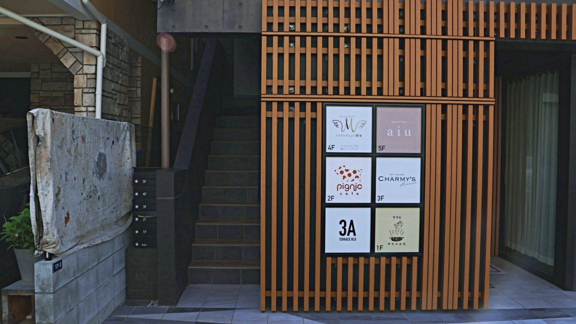 日本東京迷你豬咖啡廳｜Pignic cafe代代木公園店
